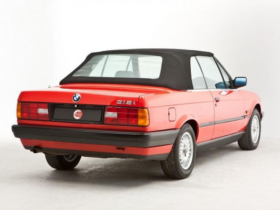  BMW 318i Convertible 1990 года  (UK) (фото 11 из 12)